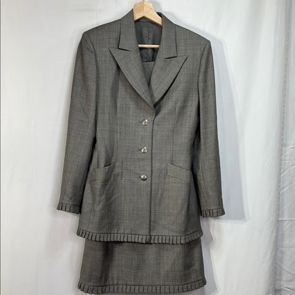 ☑️Classic Gray Blazer and dress suit with Notched Lapel and Tailored Fit